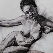Mi proyecto del curso: Principios de dibujo anatómico con carboncillo. Un proyecto de Bellas Artes, Dibujo, Dibujo realista y Dibujo anatómico de Luis Castro - 18.01.2023