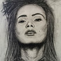 My project for course: Artistic Charcoal Portraiture: Creating Atmosphere. Ilustração tradicional, Artes plásticas, Desenho, Desenho de retrato, Desenho realista, e Desenho artístico projeto de Rus Francis - 19.01.2023