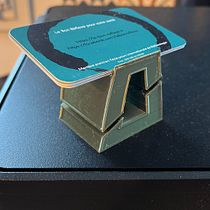 Porte cartes de visite facon. pyramide du Louvre déstructurée. Projekt z dziedziny 3D, Wzornictwo przem, słowe, Projektowanie produktowe,  Modelowanie 3D i  Projektowanie 3D użytkownika meric.mele - 14.01.2023