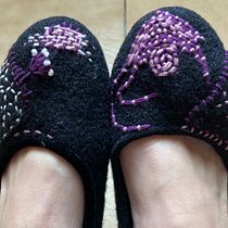 Mon projet du cours : Broderie : raccommodage de vêtements (chaussons raccommodés). Bordado, Costura, DIY, Upc, cling, e Design têxtil projeto de Anaïs Larchet - 20.01.2023