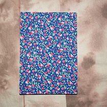 Caderno Sanfonado: projeto do curso de Técnicas de encadernação DIY. Fine Arts, Bookbinding, DIY, Design, Accessor, Design, Art Direction, Arts, Crafts, Editorial Design, Graphic Design, Product Design, and Collage project by Mariana Gandarela - 01.20.2023