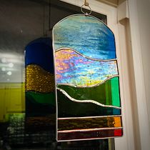 My project for course: Contemporary Stained Glass Design . Een project van Ontwerp van accessoires, Interieurontwerp,  Interieurdecoratie y DIY van janna_welch5 - 24.01.2023