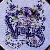 Semilla de Violetas. Embroider, and Textile Design project by Kenia Hernandez - 01.27.2023