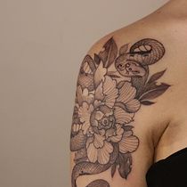 Meu projeto do curso: Tatuagem botânica com pontilhismo. Projekt z dziedziny Trad, c, jna ilustracja, Projektowanie tatuaż, R i sunek botaniczn użytkownika Karen Scorci - 30.01.2023