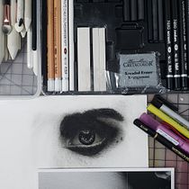 Meu projeto do curso: Retrato artístico com carvão vegetal: criando atmosferas. Ilustração tradicional, Artes plásticas, Desenho, Desenho de retrato, Desenho realista, e Desenho artístico projeto de Fabiano Araujo - 31.01.2023