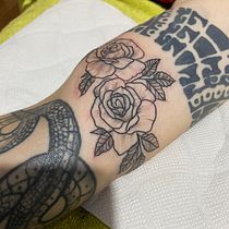 Mi proyecto del curso: Tatuaje botánico con puntillismo. Projekt z dziedziny Trad, c, jna ilustracja, Projektowanie tatuaż, R i sunek botaniczn użytkownika Isidora loreto Caballero soto - 01.02.2023