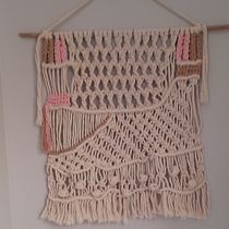 Mi proyecto del curso: Introducción al macramé: creación de un tapiz decorativo Ein Projekt aus dem Bereich Makramee, Erweiterungsentwicklung, H, werk, Innendesign, Dekoration von Innenräumen, Weben und Textildesign von Elisabeth Reynolds Bonilla - 27.01.2023