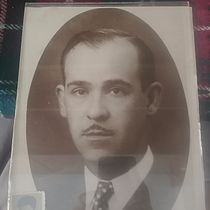 retrato de mi abuelo paterno. Artes plásticas, Esboçado, Desenho, Desenho de retrato, e Sketchbook projeto de germanespert - 05.02.2023