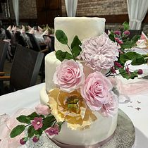 My project for course: Sugar Flowers for Cake Designs. Un progetto di Design e DIY di y2fbv2gtm2 - 06.02.2023