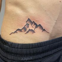 Montañas Colombianas. Tattoo Design project by Mauro Lopera Mejía - 02.07.2023