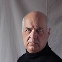 Self-Portraits for Phil Sharp's Headshot Course. Photograph, Portrait Photograph, Photographic Lighting, Studio Photograph, Digital Photograph, and Fine-Art Photograph project by desertowl - 02.05.2023