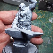 My project for course: Introduction to Painting Miniatures - A dwarf crafting a sword. Een project van Craft,  Beeldende kunst, Beeldhouwwerk y Decoratief schilderen van arthenius - 14.02.2023