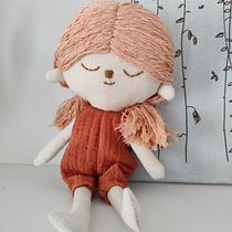 Poupées en tissu : conception, couture et création de contenu Ein Projekt aus dem Bereich H, werk, Spielzeugdesign, Social Media, Smartphonefotografie, Produktfotografie, Fotografie für Instagram, Nähen, Schnittmuster und Nähen von laura_bockler - 14.02.2023