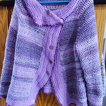 Mi chaqueta violeta fantasía. Fashion Design, Fiber Arts, DIY, Crochet, and Textile Design project by Lola Esteban - 02.15.2023