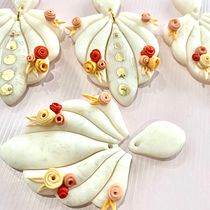My project for course: Intro to Polymer Clay Jewelry: Design Floral Accessories. Un projet de Création d'accessoires, Artisanat, Design de bijoux, St, lisme , et DIY de jypg64fbgh - 20.01.2023