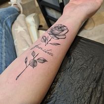 Mein Abschlussprojekt für den Kurs: Fineline-Tätowierung: die Feinheit der Linie. Traditional illustration, Drawing, and Tattoo Design project by bonniestattoodiele - 02.16.2023
