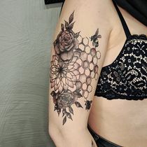 Mein Abschlussprojekt für den Kurs: Gestalten und Tätowieren von naturverbundenen Motiven. Traditional illustration, Drawing, Tattoo Design, Botanical Illustration, and Naturalistic Illustration project by bonniestattoodiele - 02.16.2023