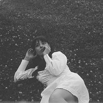 Ultraviolence W&B. Photograph, Portrait Photograph, Outdoor Photograph, Film Photograph, Photographic Lighting, and Self-Portrait Photograph project by camila_aht - 02.16.2023