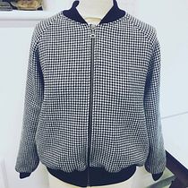 My project for course: Make and Customize Your First Bomber Jacket. Design de moda, Costura, e Modelagem e confecção projeto de Ruth Cava - 23.12.2022
