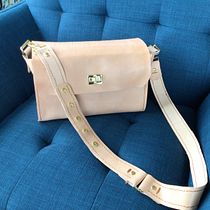 My project for course: Handmade Leather Bag Creation for Beginners. Design, Accessor, Design, Arts, Crafts, and Sewing project by Angela Spencer - 02.09.2023