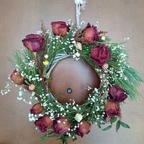 Il mio progetto del corso: Creazione di una ghirlanda con fiori secchi. Un progetto di Design, Interior design, Paesaggismo, DIY, Design floreale e vegetale e Textile Design di m.monica.rubin - 20.02.2023