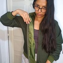 Mi proyecto del curso: Corte y confección de una cazadora bomber desde cero. Design de moda, Costura, e Modelagem e confecção projeto de Cristina Del Valle - 20.02.2023