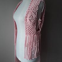 Mi proyecto del curso: Macramé: crea prendas de ropa únicas. Un proyecto de Diseño de complementos, Artesanía, Tejido, Macramé y Diseño textil de susathaller - 21.02.2023