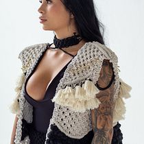 Mi proyecto del curso: Macramé: crea prendas de ropa únicas. Un proyecto de Diseño de complementos, Artesanía, Tejido, Macramé y Diseño textil de Estefania Puerta - 22.02.2023