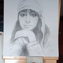 My project for course: Realistic Portrait with Graphite Pencil. Ilustração tradicional, Artes plásticas, Esboçado, Desenho a lápis, Desenho, Desenho de retrato, Desenho realista, Desenho artístico, e Desenho anatômico projeto de Helena Gomez de Rozo - 22.02.2023