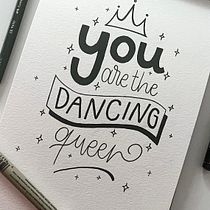 You are the dancing queen. Un proyecto de Bocetado, Creatividad, Dibujo, H, lettering y Sketchbook de Paula Varona - 24.02.2023