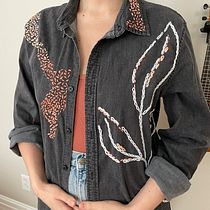 My project for course: Creative Embroidery: The Stitch Revolution. Un projet de Créativité, Broderie , et Design textile de celestedr10 - 22.02.2023