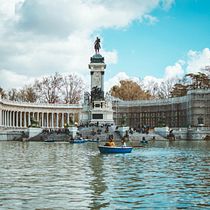 Recuerdos en El Retiro. Writing, Creativit, Stor, telling, Narrative, Non-Fiction Writing, and Creative Writing project by Miguel Del Cerro - 02.26.2023