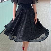 Mi proyecto del curso: Introducción al diseño de moda . Een project van  Modeontwerp van Rebeca ionela lupse - 26.02.2023
