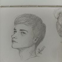 Meu projeto do curso: Sketchbook de retratos com lápis grafite. Artes plásticas, Desenho, Desenho de retrato, Sketchbook, e Esboçado projeto de Mariana Laina - 24.02.2023