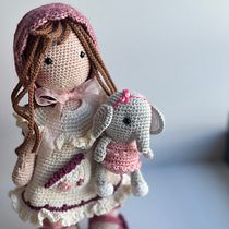 Mi proyecto del curso: Elaboración de muñecas amigurumi románticas. Un proyecto de Artesanía, Diseño de juguetes, Tejido, Crochet, Amigurumi y Diseño textil de Mena Lopes - 02.03.2023