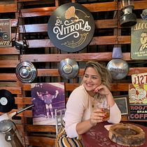 La Vitrola Outdoor Smoked, Bar & Cigar Lounge. Social Media, Content Marketing, Instagram Marketing, Events, Photograph, and Advertising project by Dana Hernández - 08.24.2021