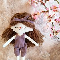 Mi proyecto del curso: Muñecos de tela: diseño, costura y creación de contenido. Un projet de Artisanat, Conception de jouets, Réseaux sociaux, Photographie smartphone, Photographie de produits, Couture, Photographie pour Instagram , et Confection de patrons et vêtements de anapulidoreche - 05.03.2023