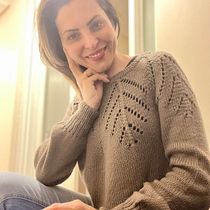 Meu projeto do curso: Design e confecção de roupas de tricô sem costura com agulhas circulares. Accessor, Design, Fashion Design, Fiber Arts, DIY, and Knitting project by Marissol Michelle Dias - 03.06.2023