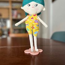 Meu projeto do curso: Bonecas de pano: design, costura e criação de conteúdo. Un projet de Artisanat, Conception de jouets, Couture , et Confection de patrons et vêtements de Alessandra Paulini - 09.03.2023
