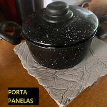 Meu projeto do curso: Técnicas decorativas com concreto - Porta Panelas. Un progetto di Design di accessori, Artigianato, Interior design, Interior Design e DIY di Cláudia Dorst - 05.03.2023