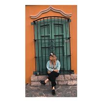 Mi proyecto del curso: Selfies y video selfies profesionales para Instagram. Advertising, Photograph, Marketing, Social Media, Mobile Photograph, Mobile Marketing, Instagram, Instagram Photograph, Lifest, and le Photograph project by stefi_pacheco - 03.10.2023