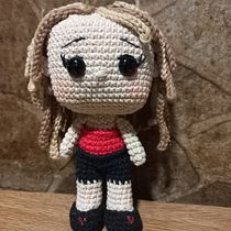 Mi proyecto del curso: Amigurumis: personas tejidas a crochet. Arts, Crafts, To, Design, Fiber Arts, Crochet, Amigurumi, Textile Design, and Photograph project by Silvia Rodriguez - 03.11.2023