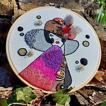 Il mio progetto del corso: Ricamo e pittura su stoffa per principianti. Painting, Pattern Design, Embroider, DIY, Upc, cling, and Textile Design project by Chiara tarditi - 03.11.2023