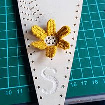 My project for course: Embroidery on Wood. Arts, Crafts, Fine Arts, Embroider, and Textile Design project by Emmanuelle Ashford - 02.14.2023