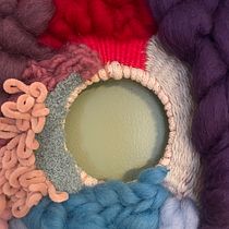 My project for course: Circular Weaving for Colorful Wall Decor. Artesanato, Design de interiores, Pattern Design, Tecido, Tecelagem, e Design têxtil projeto de sheridan_sam - 16.03.2023