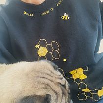 Mi proyecto del curso: Bordado a mano sobre ropa: Dulce como la miel.. Een project van Borduurwerk, Upc, cling y Textielontwerp van Alejandra Ceballos - 17.03.2023