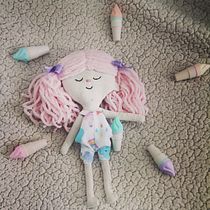 Mi proyecto del curso: Muñecos de tela: diseño, costura y creación de contenido. Un projet de Artisanat, Conception de jouets, Réseaux sociaux, Photographie smartphone, Photographie de produits, Couture, Photographie pour Instagram , et Confection de patrons et vêtements de Maria Teresa Grajales Vazquez - 17.03.2023