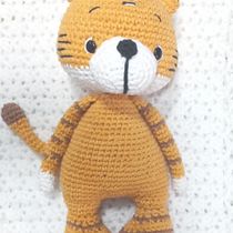 Mi proyecto del curso: Diseño de amigurumis: crea personajes de crochet. Arts, Crafts, Fiber Arts, Art To, s, Creating with Kids, Crochet, and Amigurumi project by Lucas Pérez Alderetes - 03.18.2023