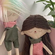 Mi proyecto del curso: Muñecos de tela: diseño, costura y creación de contenido. Un projet de Artisanat, Conception de jouets, Réseaux sociaux, Photographie smartphone, Photographie de produits, Couture, Photographie pour Instagram , et Confection de patrons et vêtements de Debora Gutierrez - 19.03.2023