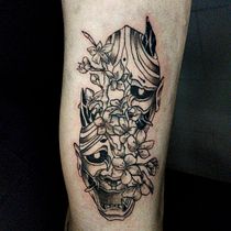 Mascaras Kabuki y flores de cerezo. Ilustração tradicional, Desenho de tatuagens e Ilustração botânica projeto de cvillegasju - 17.03.2023